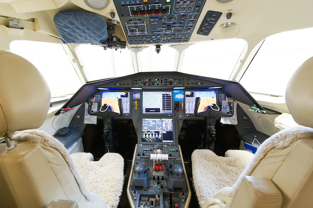 F900EXy Flight Deck